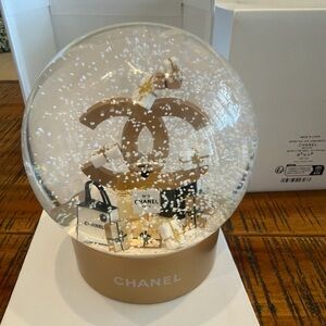 CHANEL special limited edition 2022 show ball